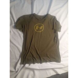 21 pilots green tee